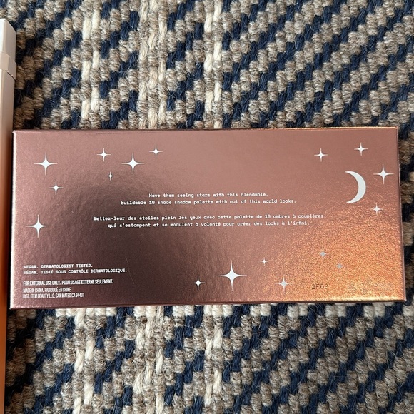 NWB ITEM “In My Element” Eyeshadow Palette - Picture 3 of 3